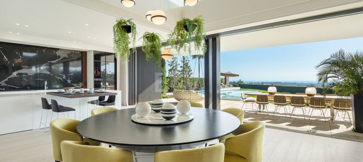 Moderne Luxusvilla mit Panoramablick auf das Meer in La Quinta