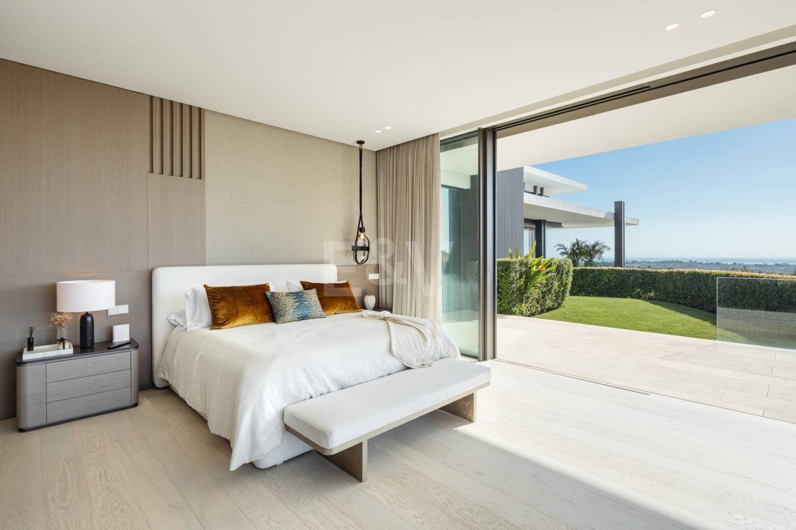 Villa de lujo contemporánea con vistas panorámicas al mar en La Quinta