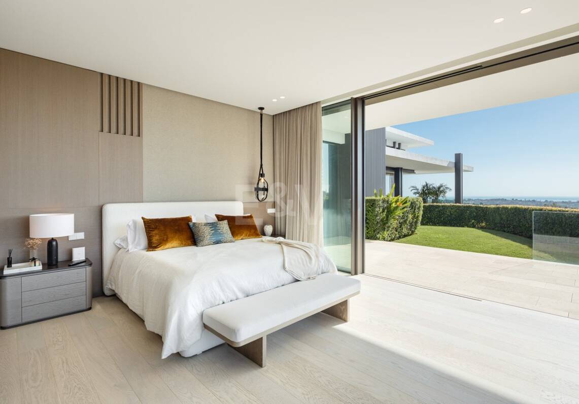 Contemporary Luxury Villa with Panoramic Sea Views in El Herrojo, La Quinta
