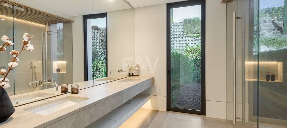 Moderne Luxusvilla mit Panoramablick auf das Meer in La Quinta