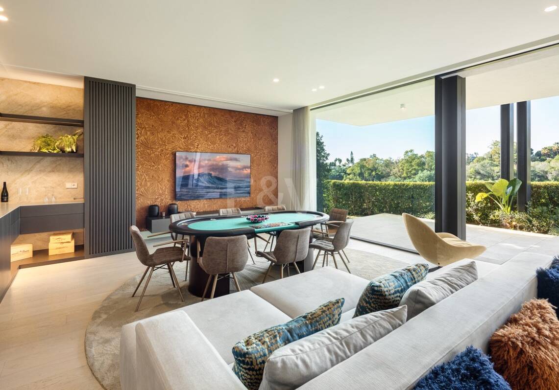 Contemporary Luxury Villa with Panoramic Sea Views in El Herrojo, La Quinta