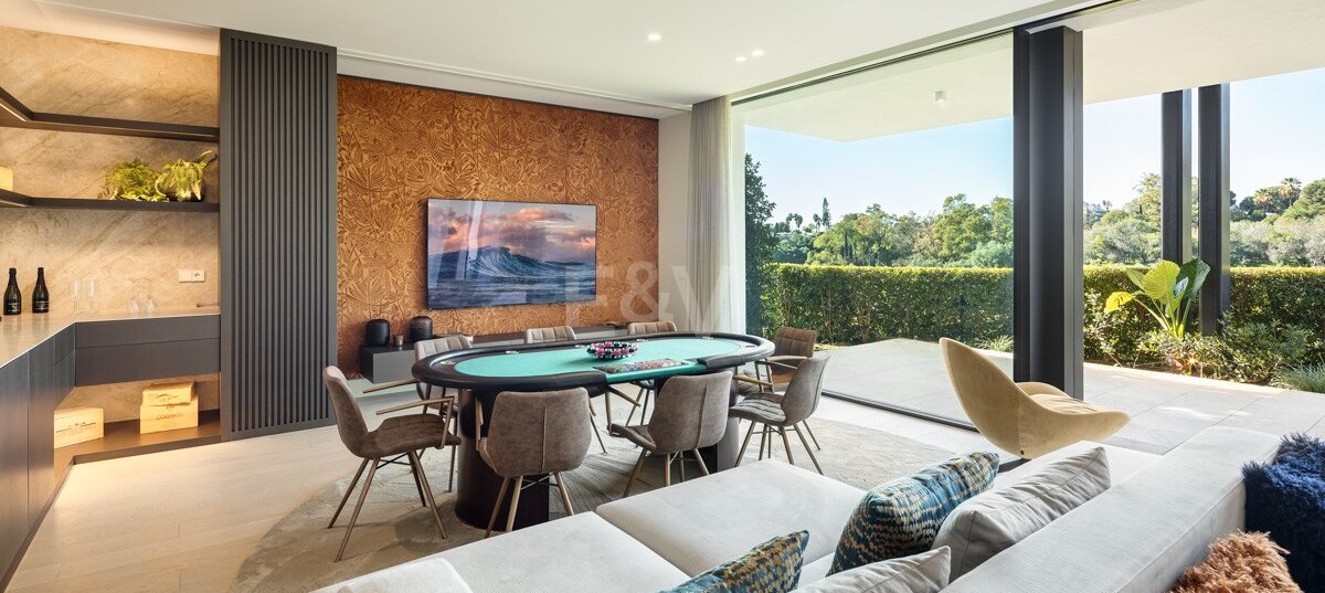 Contemporary Luxury Villa with Panoramic Sea Views in La Quinta