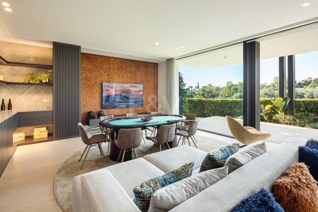 Contemporary Luxury Villa with Panoramic Sea Views in La Quinta