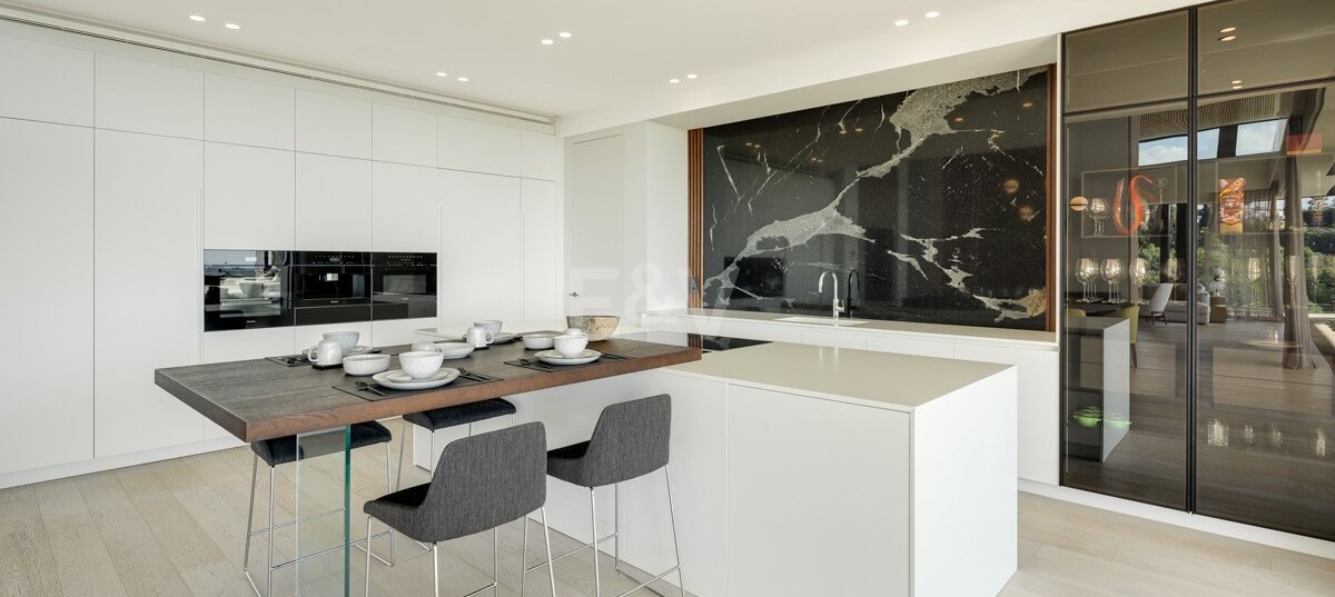 Contemporary Luxury Villa with Panoramic Sea Views in La Quinta