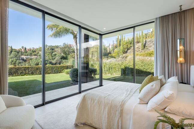 Contemporary Luxury Villa with Panoramic Sea Views in La Quinta