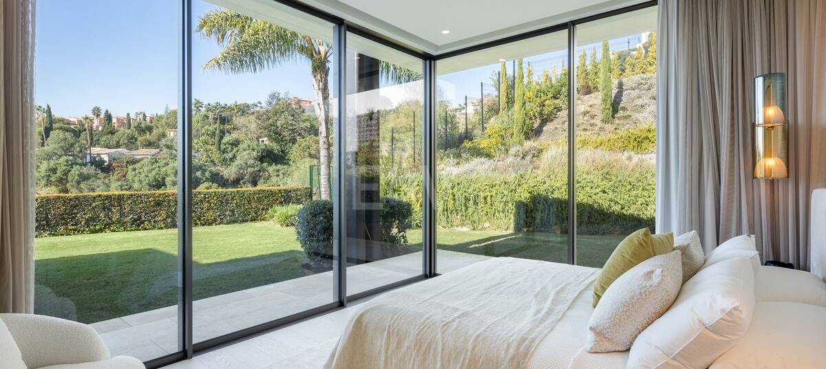 Moderne Luxusvilla mit Panoramablick auf das Meer in La Quinta