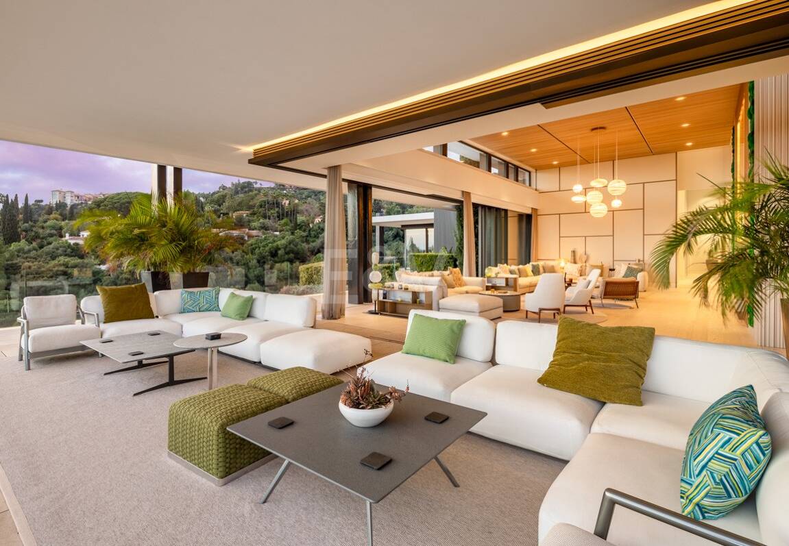 Contemporary Luxury Villa with Panoramic Sea Views in La Quinta