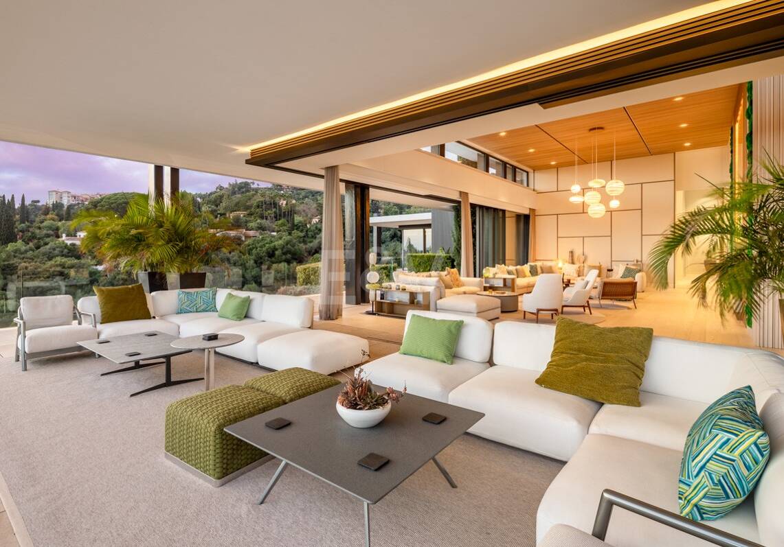 Contemporary Luxury Villa with Panoramic Sea Views in El Herrojo, La Quinta