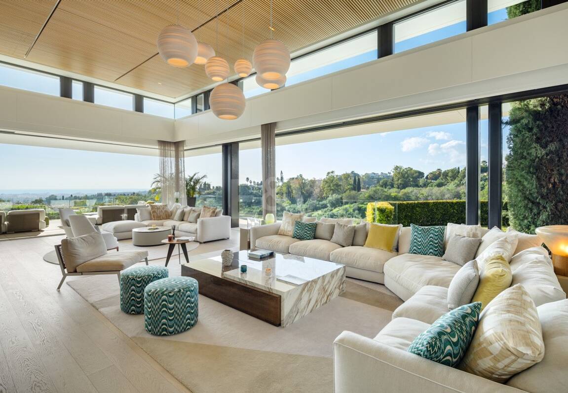 Contemporary Luxury Villa with Panoramic Sea Views in La Quinta