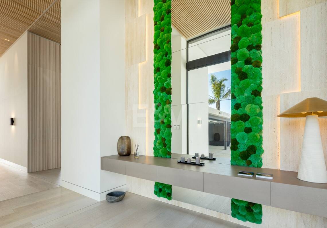 Contemporary Luxury Villa with Panoramic Sea Views in El Herrojo, La Quinta