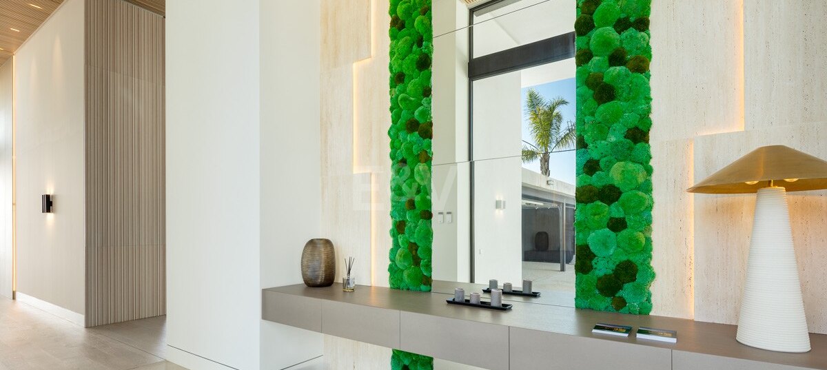Contemporary Luxury Villa with Panoramic Sea Views in La Quinta