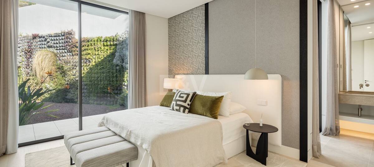 Moderne Luxusvilla mit Panoramablick auf das Meer in La Quinta