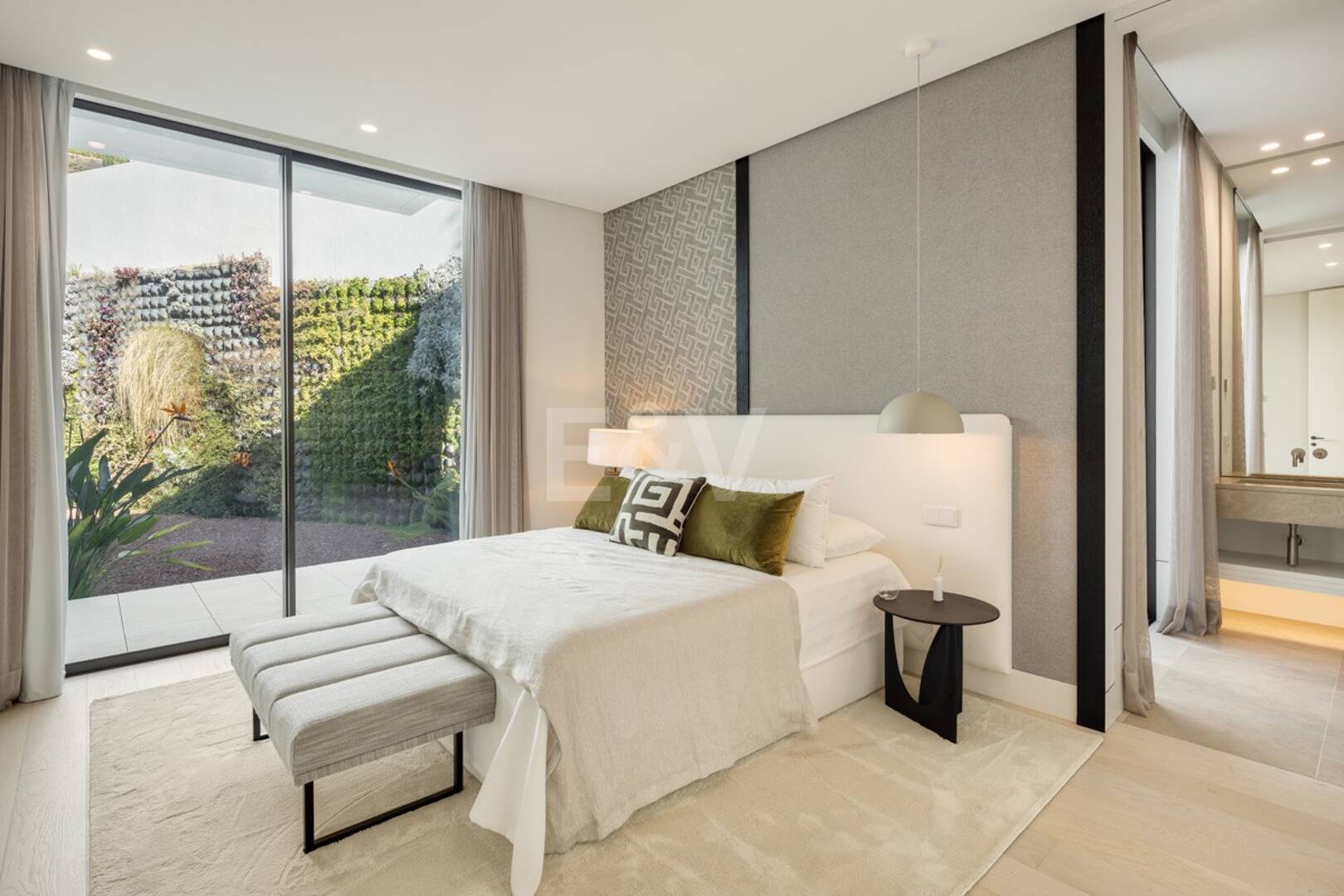 Villa de lujo contemporánea con vistas panorámicas al mar en La Quinta