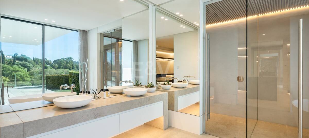 Moderne Luxusvilla mit Panoramablick auf das Meer in La Quinta