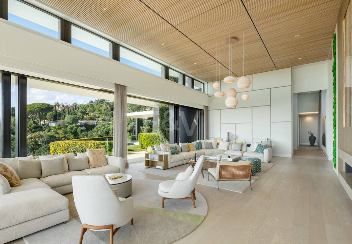 Contemporary Luxury Villa with Panoramic Sea Views in La Quinta