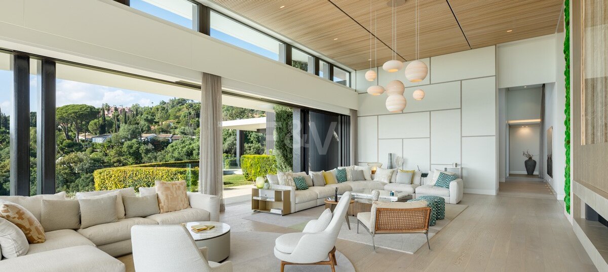 Contemporary Luxury Villa with Panoramic Sea Views in La Quinta