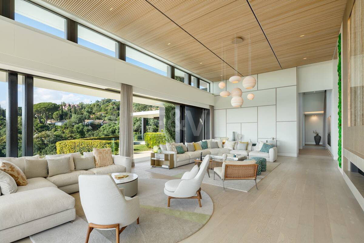 Contemporary Luxury Villa with Panoramic Sea Views in La Quinta