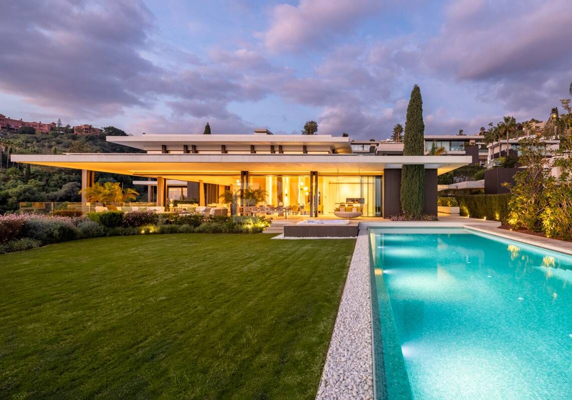 Contemporary Luxury Villa with Panoramic Sea Views in El Herrojo, La Quinta