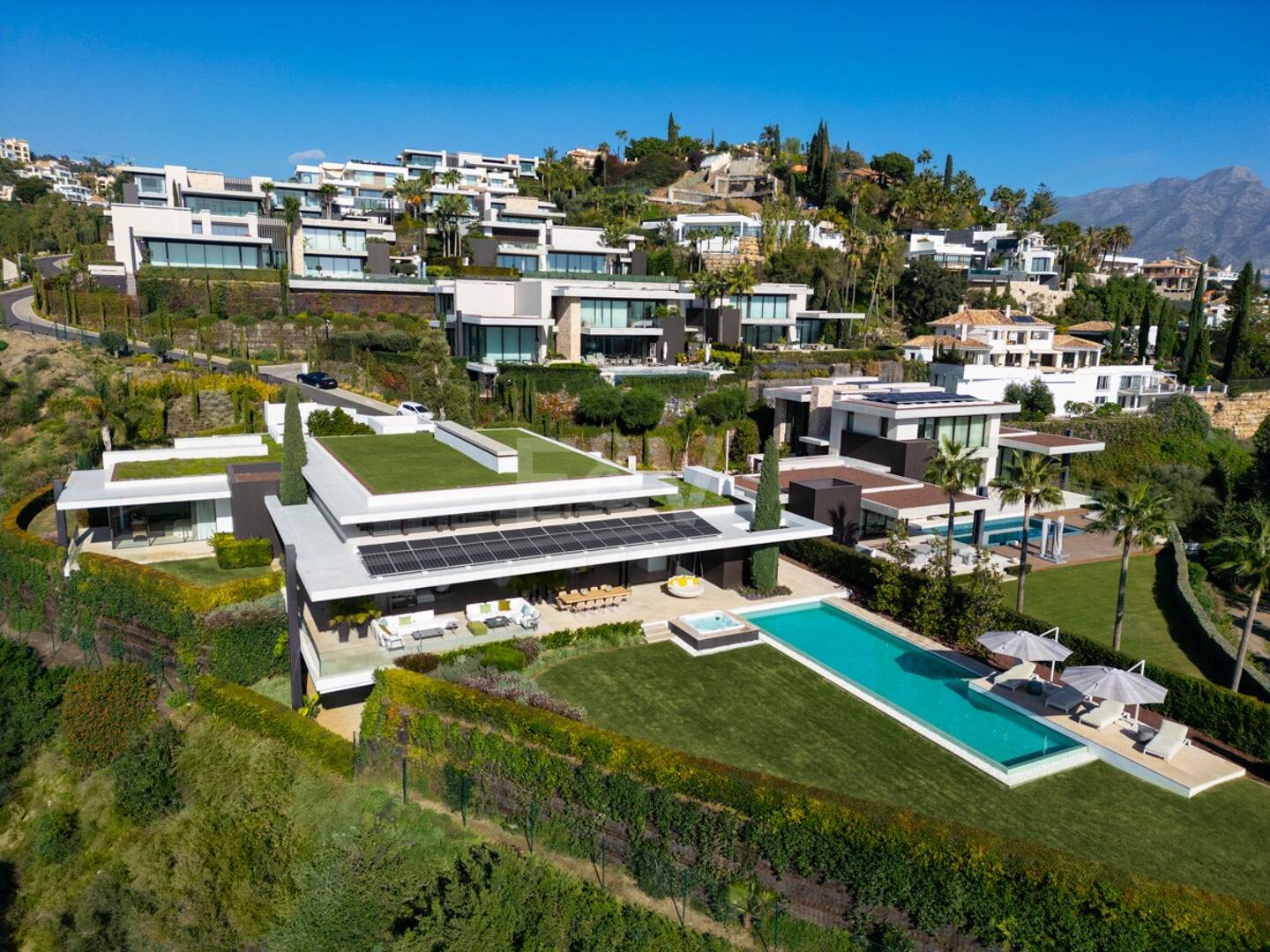 Villa de lujo contemporánea con vistas panorámicas al mar en La Quinta