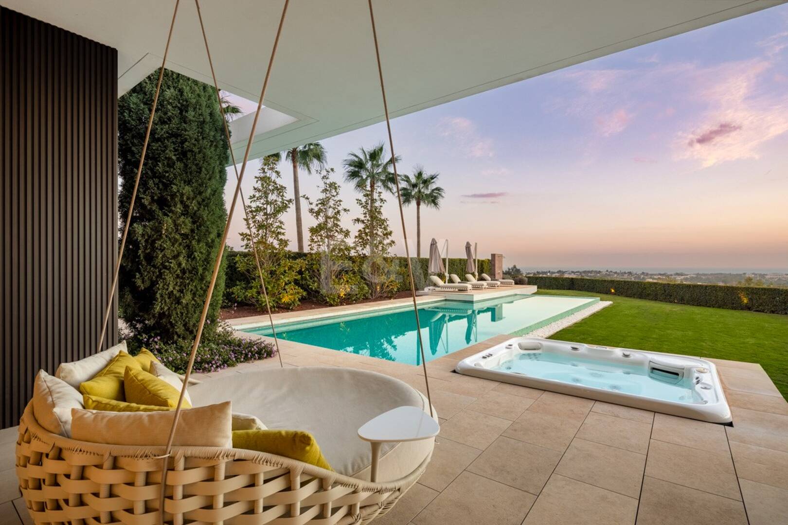 Villa de lujo contemporánea con vistas panorámicas al mar en La Quinta
