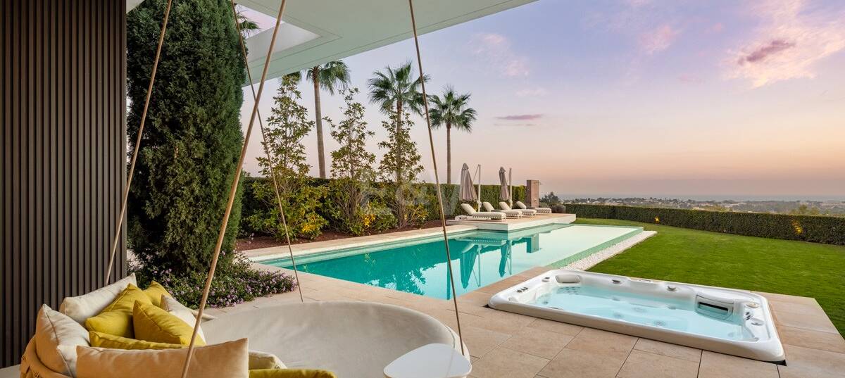Moderne Luxusvilla mit Panoramablick auf das Meer in La Quinta
