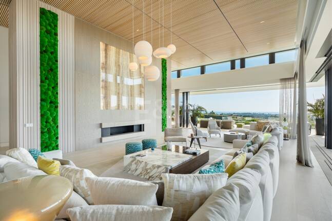 Contemporary Luxury Villa with Panoramic Sea Views in La Quinta