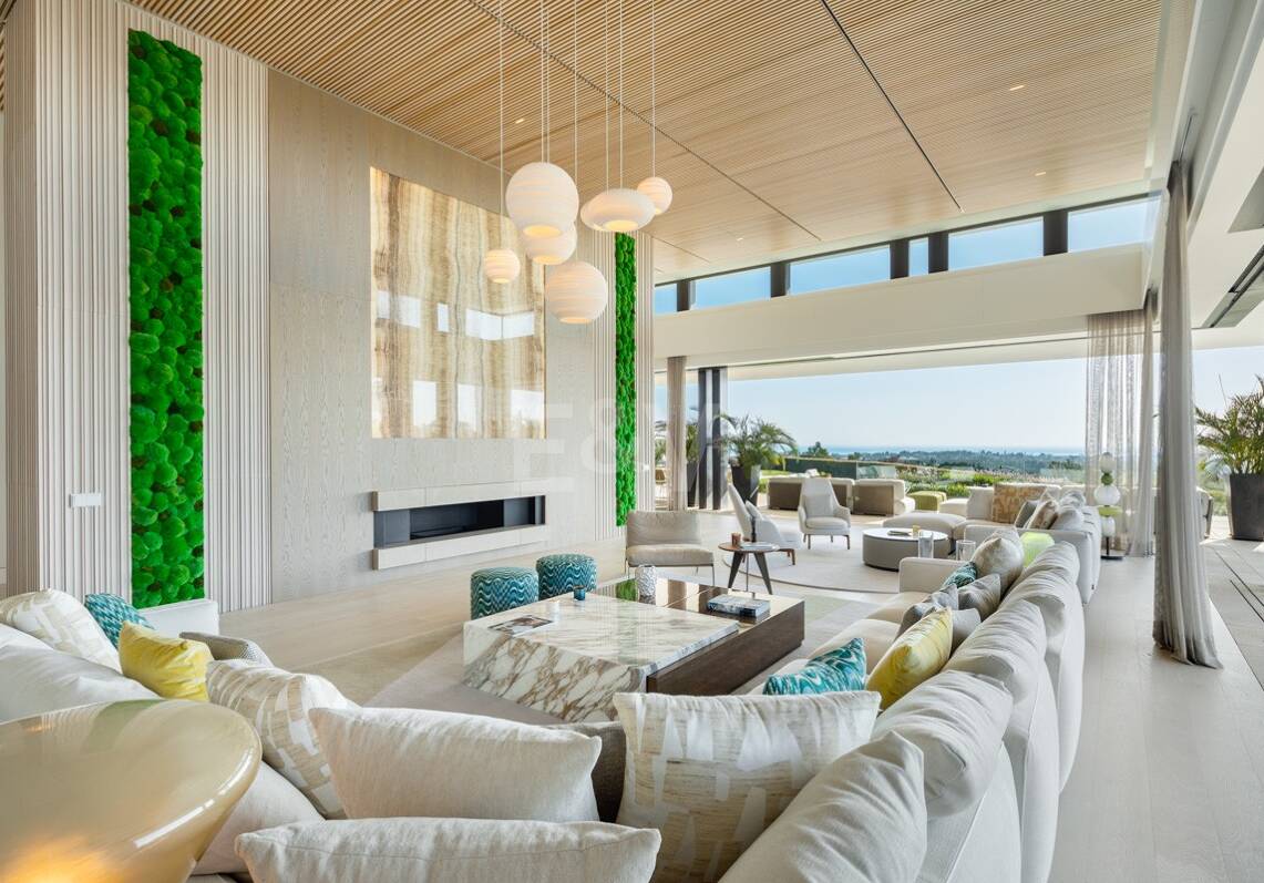 Contemporary Luxury Villa with Panoramic Sea Views in El Herrojo, La Quinta