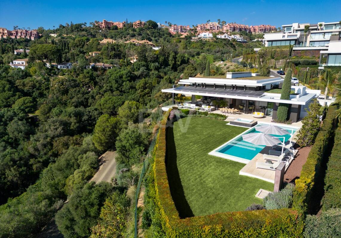 Contemporary Luxury Villa with Panoramic Sea Views in El Herrojo, La Quinta