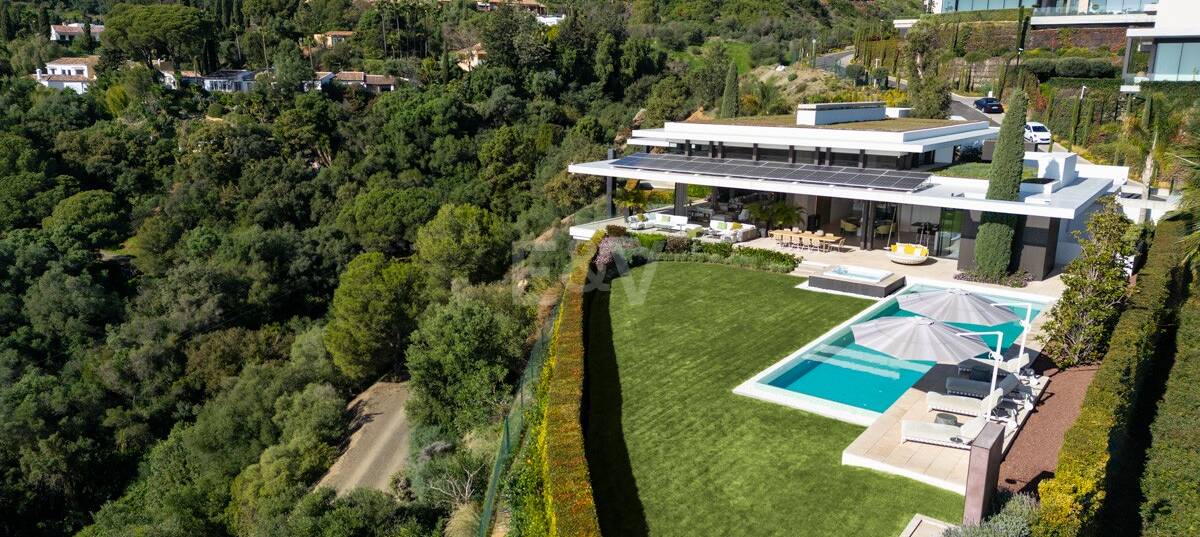 Moderne Luxusvilla mit Panoramablick auf das Meer in La Quinta