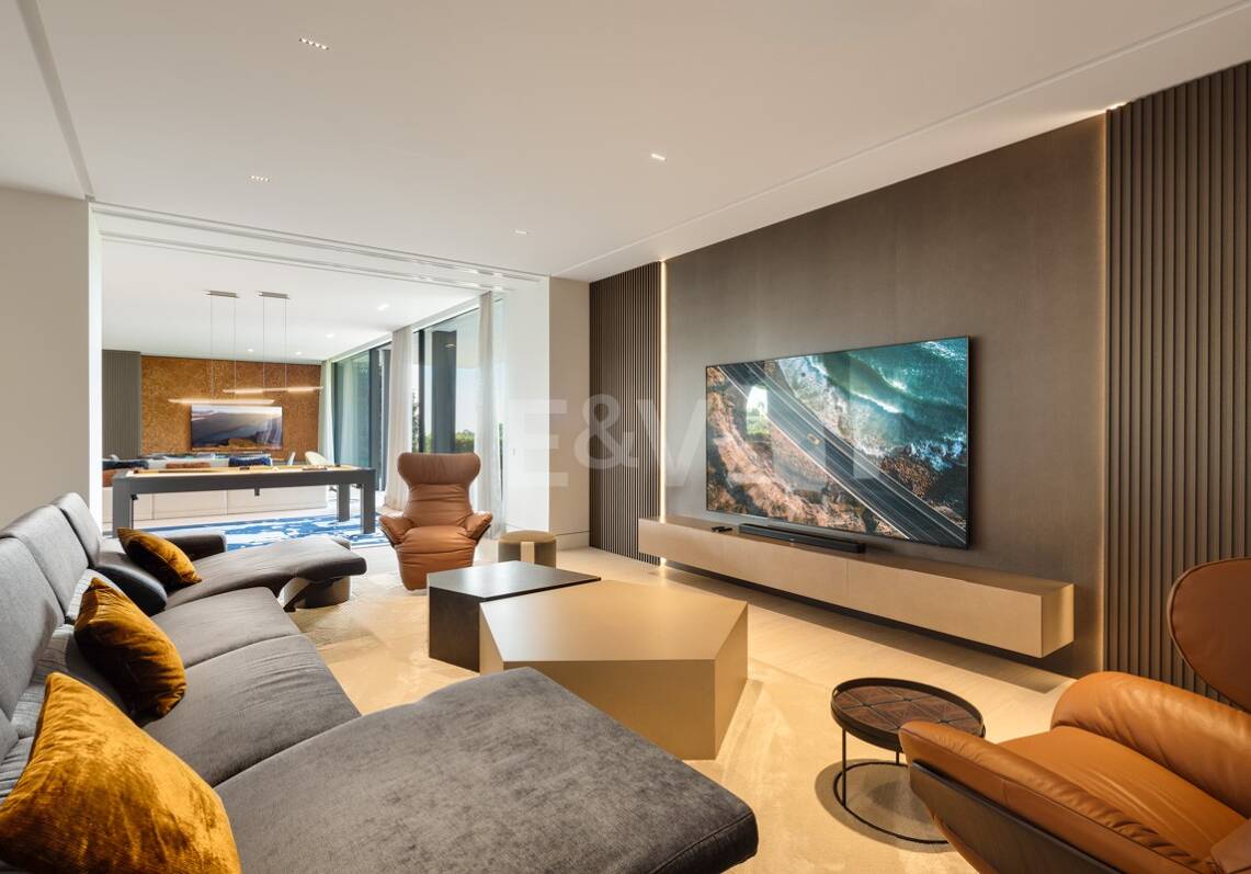 Contemporary Luxury Villa with Panoramic Sea Views in El Herrojo, La Quinta