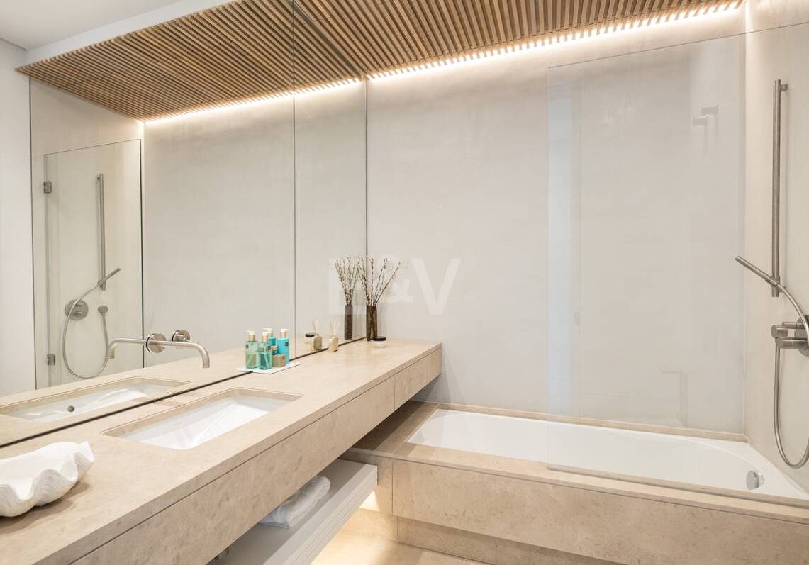 Contemporary Luxury Villa with Panoramic Sea Views in El Herrojo, La Quinta