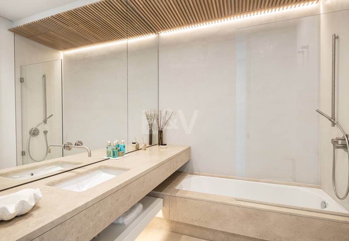 Contemporary Luxury Villa with Panoramic Sea Views in La Quinta