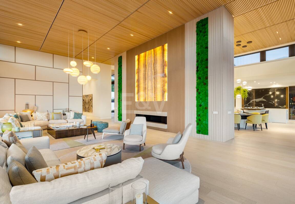 Contemporary Luxury Villa with Panoramic Sea Views in La Quinta