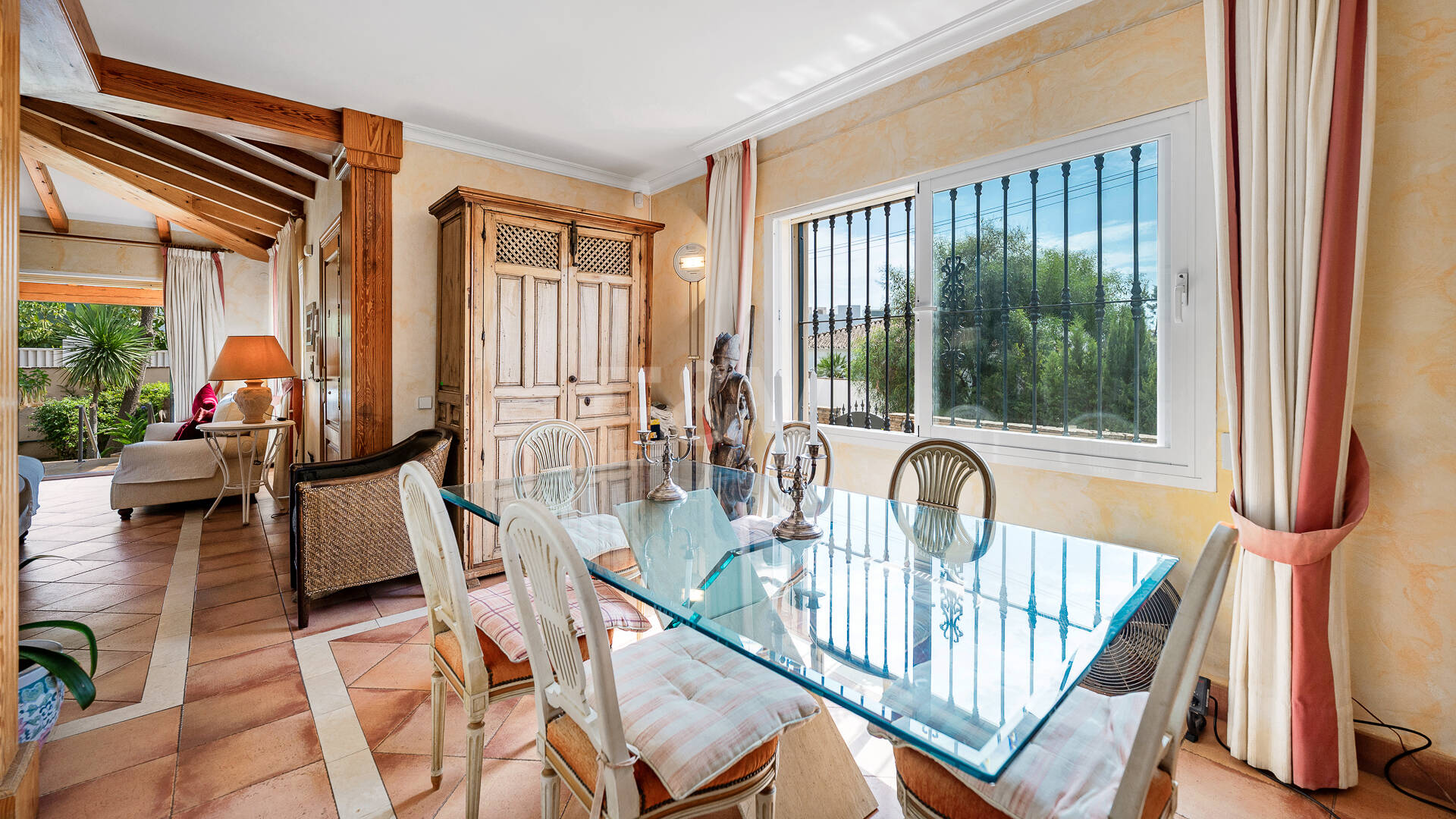 Casa familiar de estilo andaluz a poca distancia de la playa