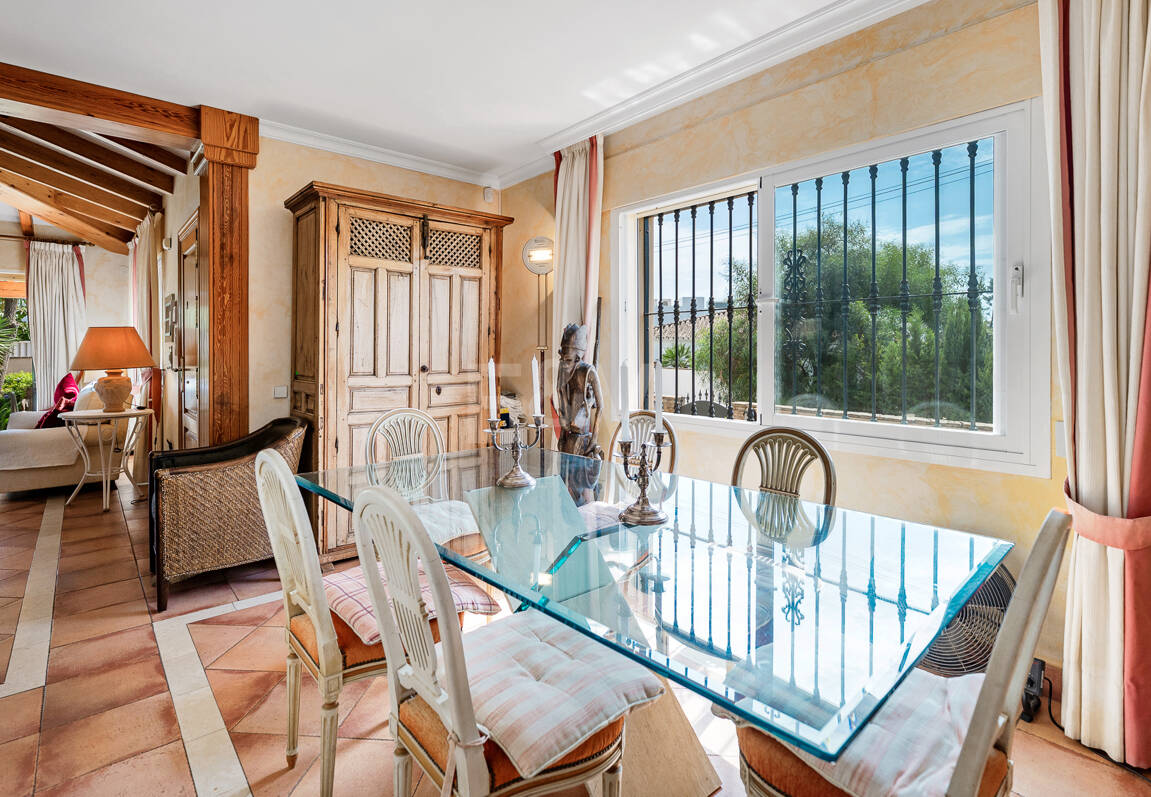 Casa familiar de estilo andaluz a poca distancia de la playa