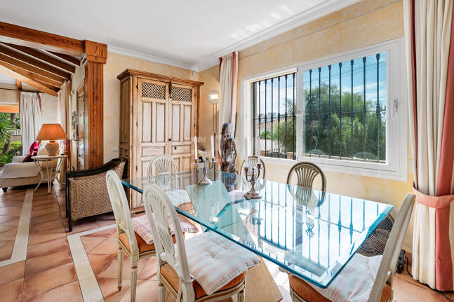 Casa familiar de estilo andaluz a poca distancia de la playa