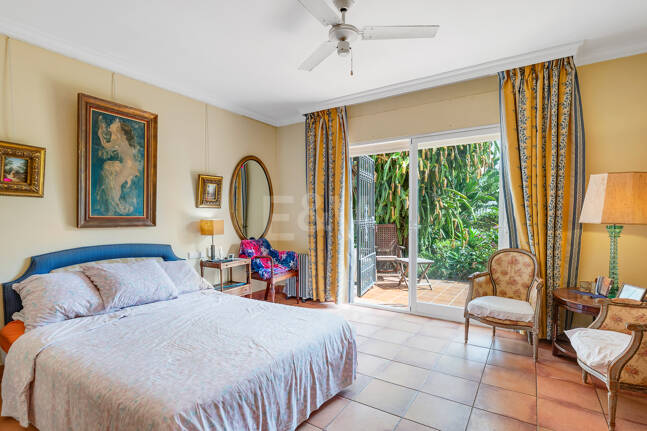 Casa familiar de estilo andaluz a poca distancia de la playa