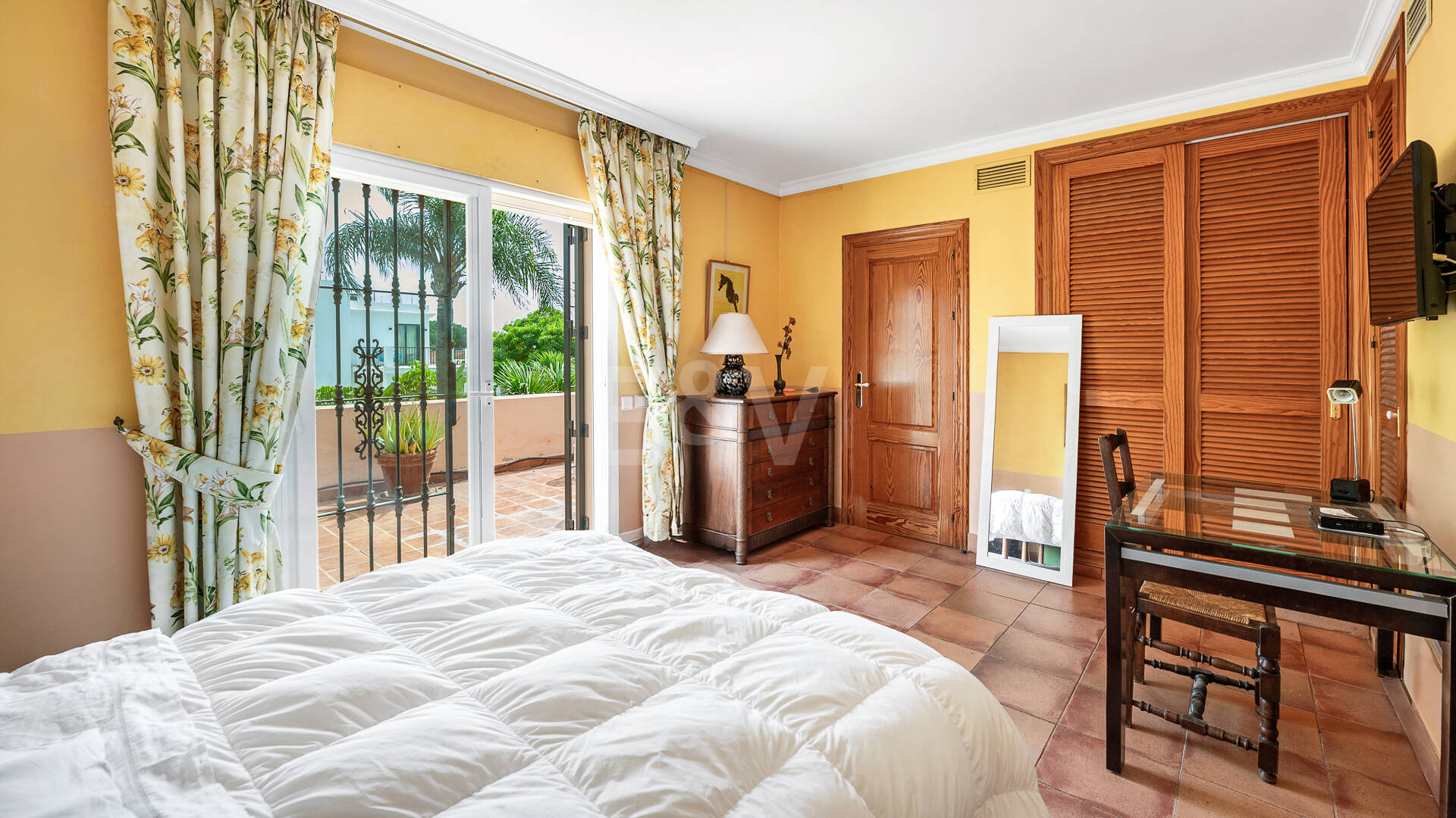 Casa familiar de estilo andaluz a poca distancia de la playa