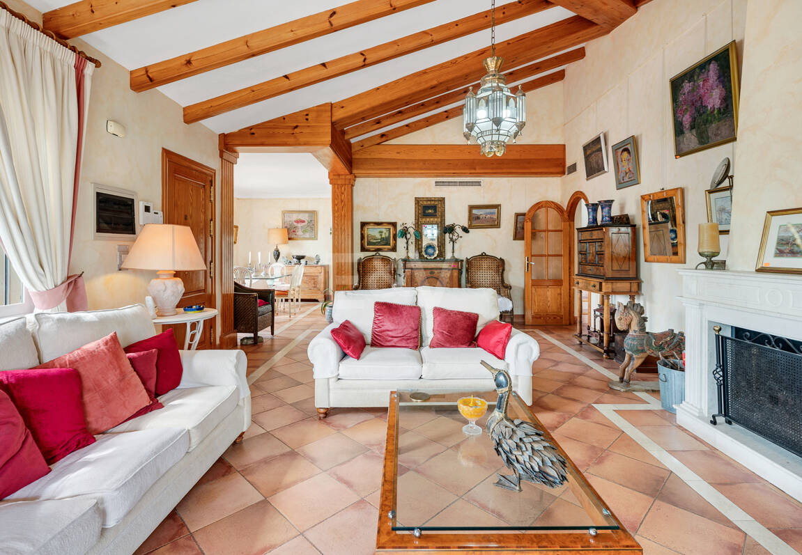 Casa familiar de estilo andaluz a poca distancia de la playa