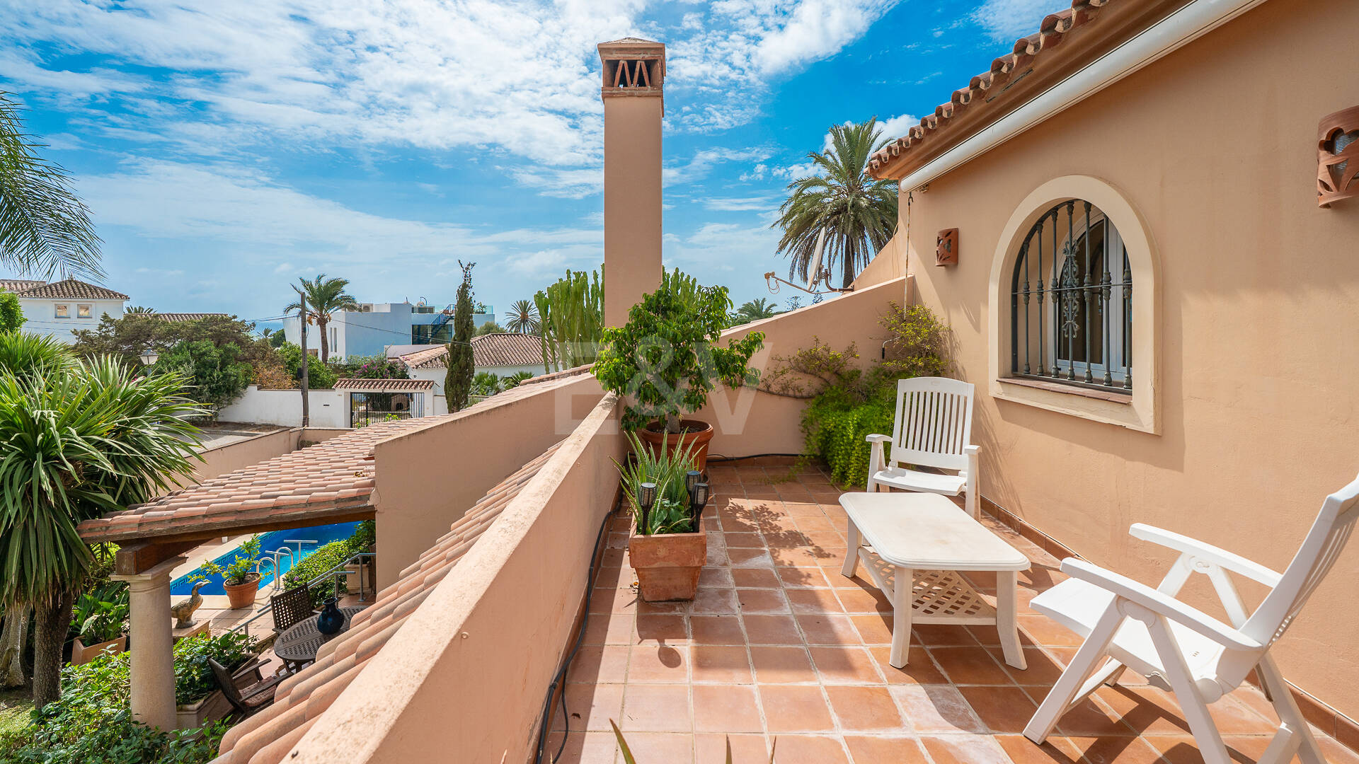 Casa familiar de estilo andaluz a poca distancia de la playa