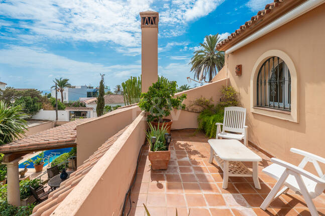 Casa familiar de estilo andaluz a poca distancia de la playa