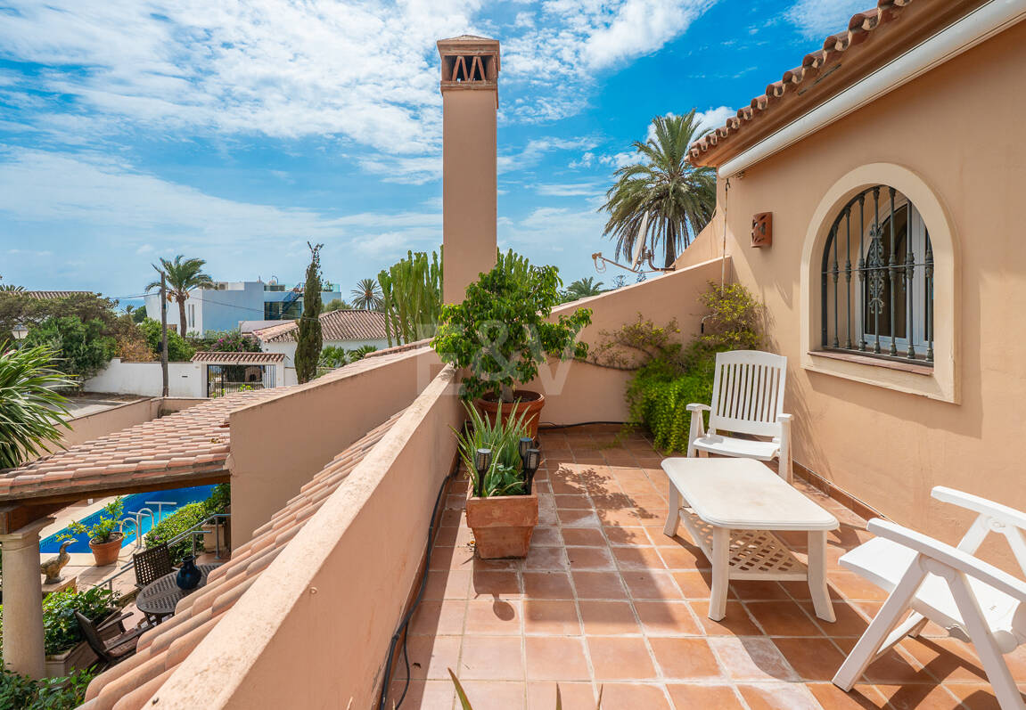 Casa familiar de estilo andaluz a poca distancia de la playa