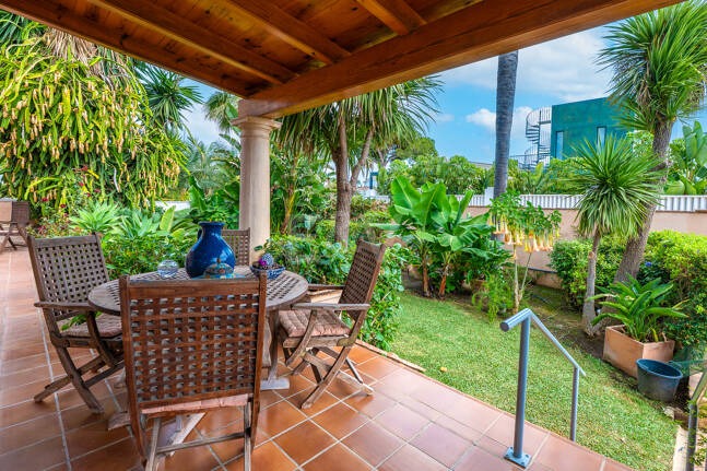 Casa familiar de estilo andaluz a poca distancia de la playa