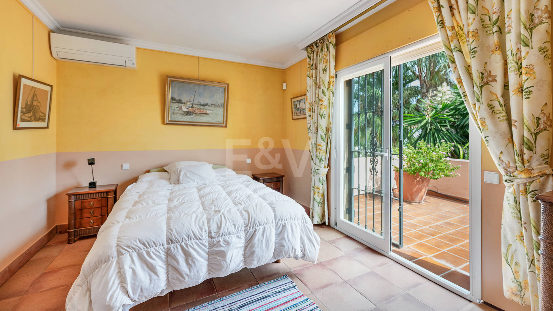 Casa familiar de estilo andaluz a poca distancia de la playa