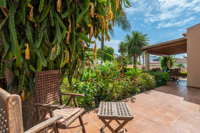 Casa familiar de estilo andaluz a poca distancia de la playa