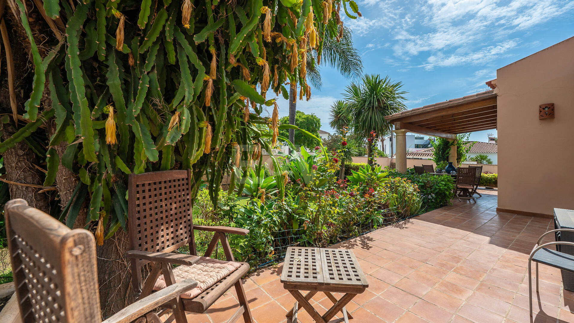 Casa familiar de estilo andaluz a poca distancia de la playa
