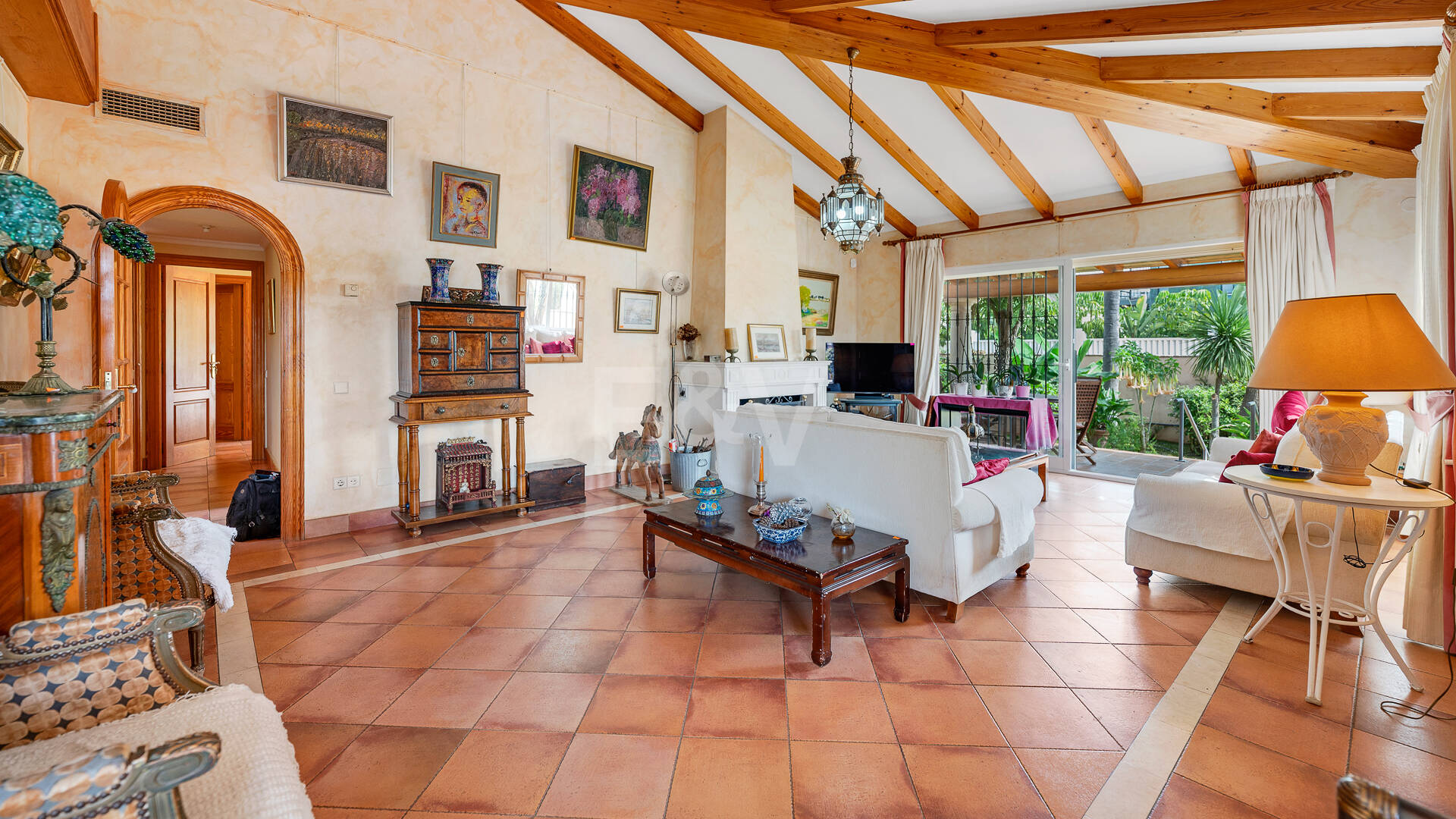 Casa familiar de estilo andaluz a poca distancia de la playa