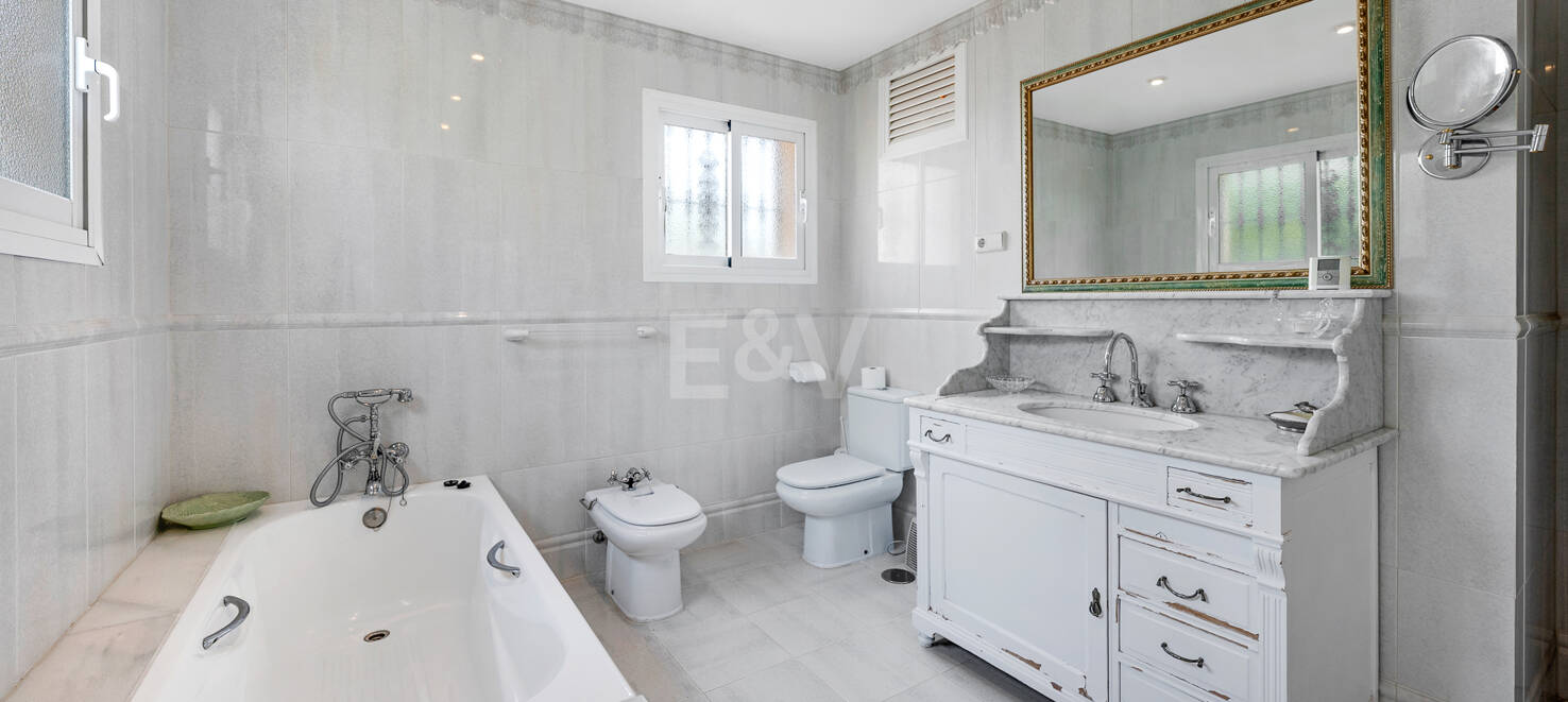 Andalusian Family Home with Walking Distance to the Beach