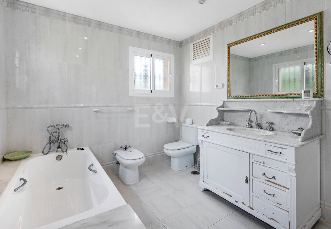 Casa familiar de estilo andaluz a poca distancia de la playa