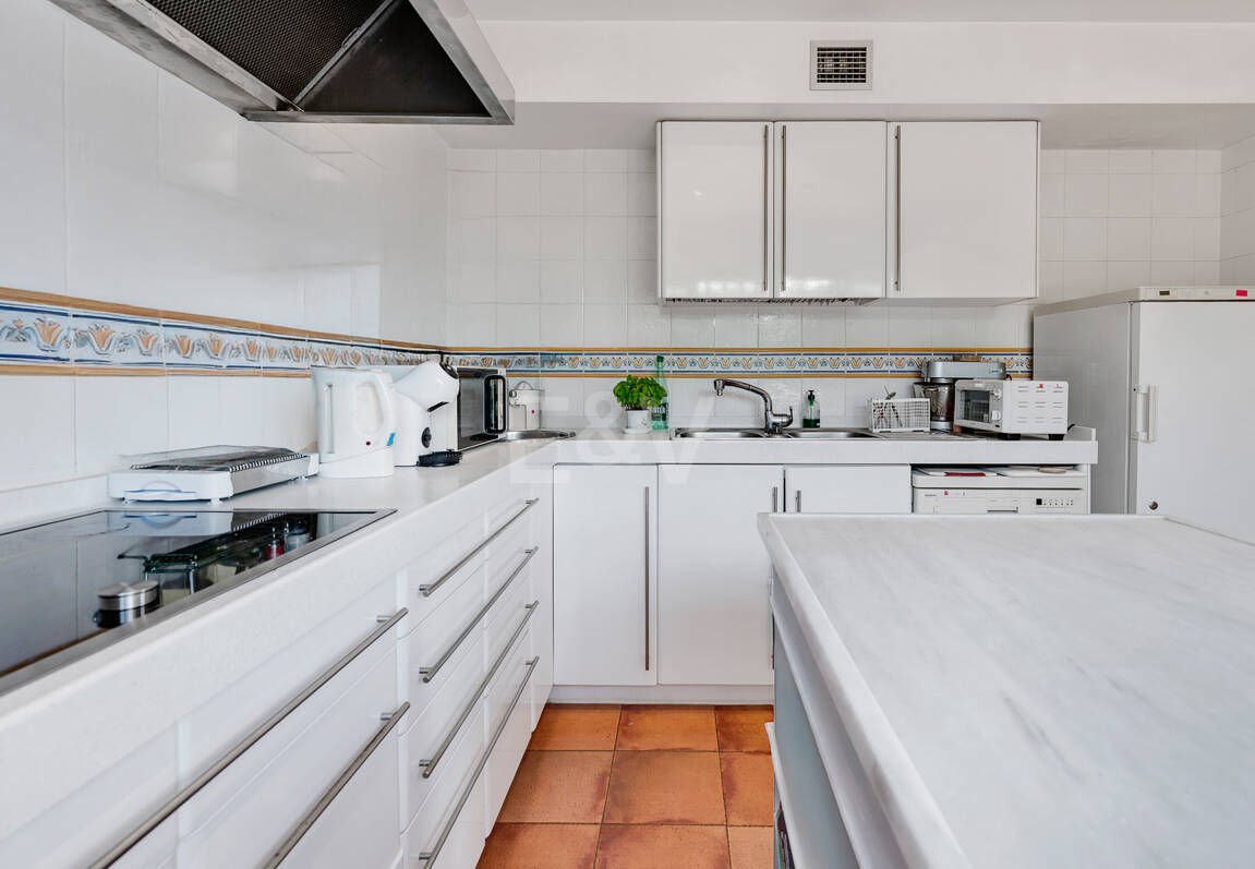 Casa familiar de estilo andaluz a poca distancia de la playa